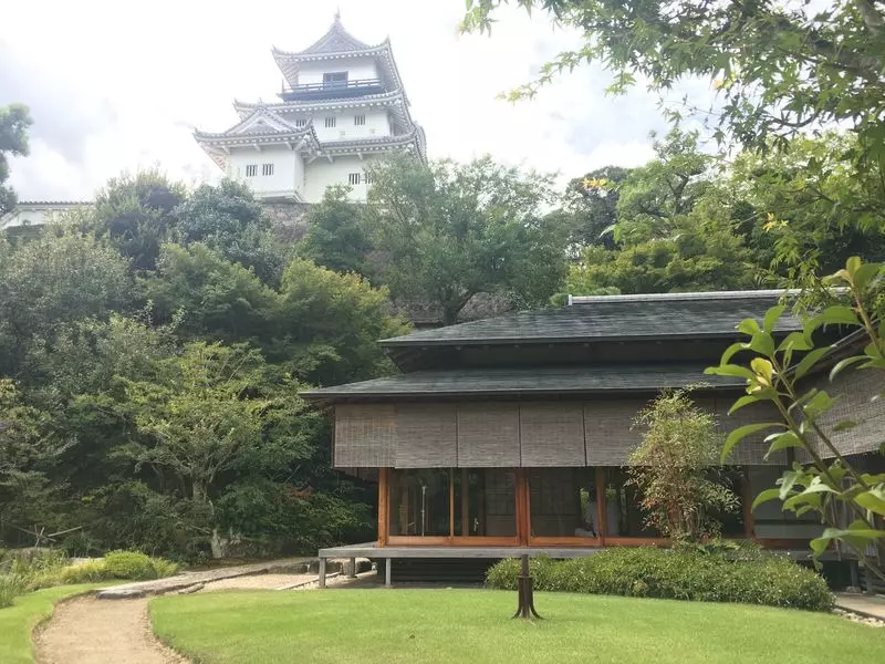 静岡 日本庭園を眺めながらお抹茶 掛川城公園の茶室で和を楽しむ Aumo アウモ