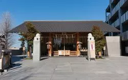 神楽坂で神社を巡ろう！大人の街での散歩にピッタリな5社とカフェ