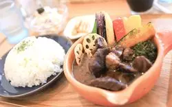 【京都】ペコペコおなかをホコホコに♡土鍋でほっこりスープカレー