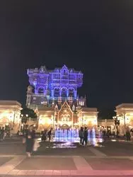 夜まで満喫　子供も大人も楽しめる代表的テーマパーク