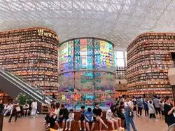 SNS映え抜群！ピョルマダン図書館