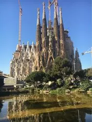 スペイン🇪🇸にいったら絶対訪れるべき【サクラダファミリア】