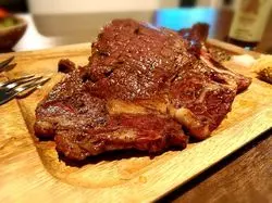 【赤羽】骨付き肉のステーキを堪能♪コスパの良い肉バル