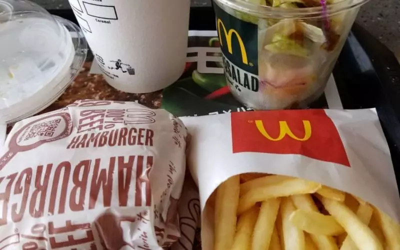 3. 夜もハンバーガーやドリンクが楽しめる「マクドナルド 池袋東口店」 1枚目