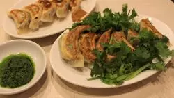 【食べればわかるその違い】恵比寿の手巻き餃子専門店「七福餃子楼」を実食。