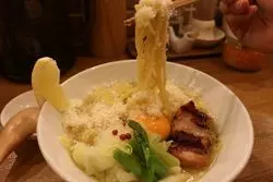 女子も虜に♪「鶏ポタラーメンTHANK お茶の水」で見つけたちょい飲みの魅力♪