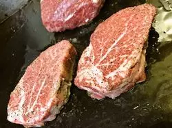 肉が無性に食べたい。そんな時は、「肉バルMARCO」の"肉パ"一択