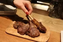 【満点の肉バル女子会】新宿「ミートキッチンlog50」で贅沢な夜を過ごした日