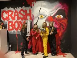 大阪の無法地帯でぶっ壊せ！バズり施設「CRASH BOX 心斎橋店」で大暴走した話。