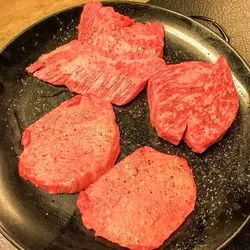 大阪・京橋の人気店！予約殺到の美味しい焼肉屋さん♪