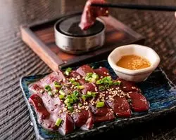 記憶に残る「石焼きレバー」を堪能しよう！お肉好きは【肉もつ屋 神坊】に集まれ！