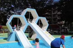 【子供と行く】夏は遊んで！学んで！無料プール＆資料館のある公園♪