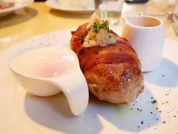 【新宿御苑前】少し贅沢なおしゃれランチ！豚肉100％ハンバーグ