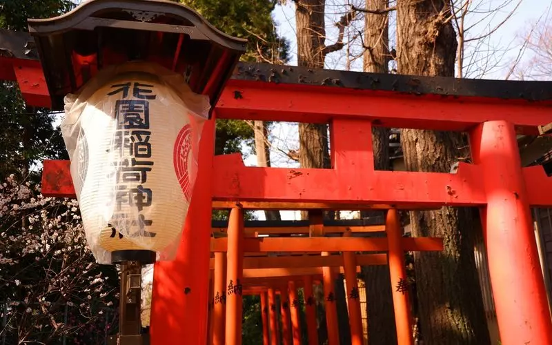 上野の神社4. 御朱印巡りしながら恋愛運アップも期待♡「花園稲荷神社」 1枚目