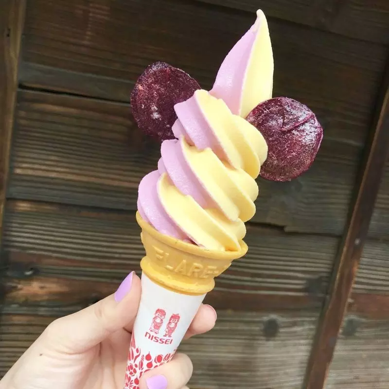 2. 見た目も可愛い！川越のさつまいもスイーツ「生芋ようかんソフトクリーム」 1枚目