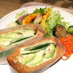 【羽田空港】野菜たっぷりヘルシー！彩り鮮やかなワンプレートランチ
