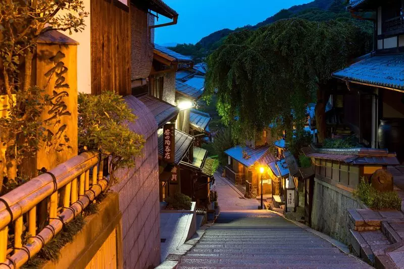 9. 【京都市東山区】レトロな雰囲気が自慢！夜だからこそ行きたくなる観光スポット「三年坂」 1枚目