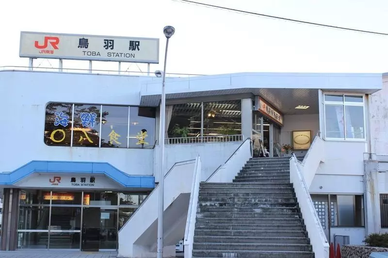 三重のおすすめ牡蠣小屋7. 地酒とともに絶品牡蠣を楽しむなら「◯八食堂」 1枚目