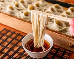 上野で"へぎそば"を。日本酒好きに嬉しい隠れ家居酒屋「あやかり鯛」