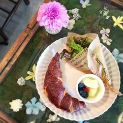 【乙女必見！】お花のテーブルが可愛い！中目黒の映えまくりなお花カフェ♡