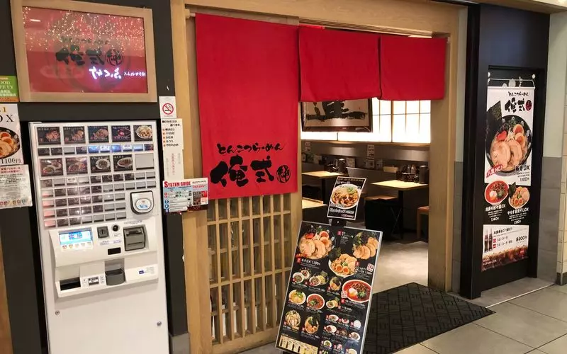 7. 【豚骨】俺式 純／東京ラーメンストリート（八重洲地下中央口） 1枚目