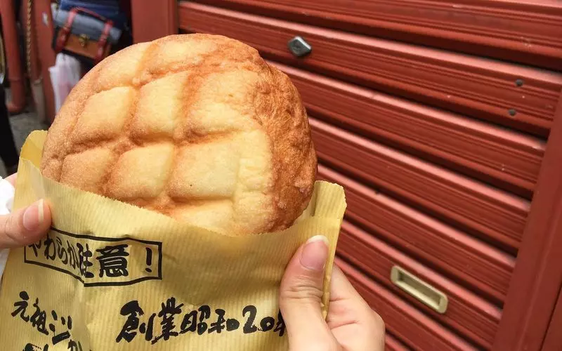 浅草のメロンパン屋1. 浅草花月堂 雷門店 2枚目