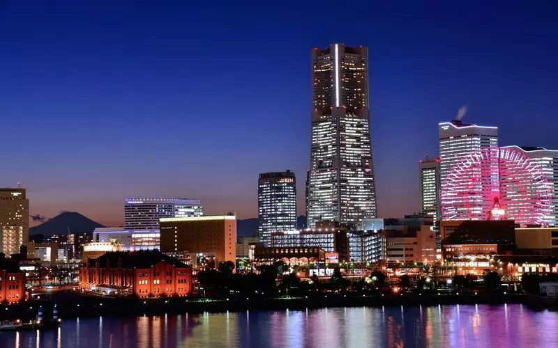 3. みなとみらいで神奈川のきれいな夜景を眺める「横浜港大さん橋国際客船ターミナル」 1枚目