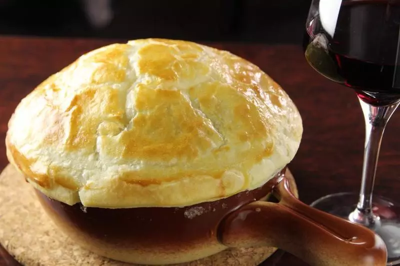 赤ワインに合うパイ包み焼きが絶品！ 1枚目