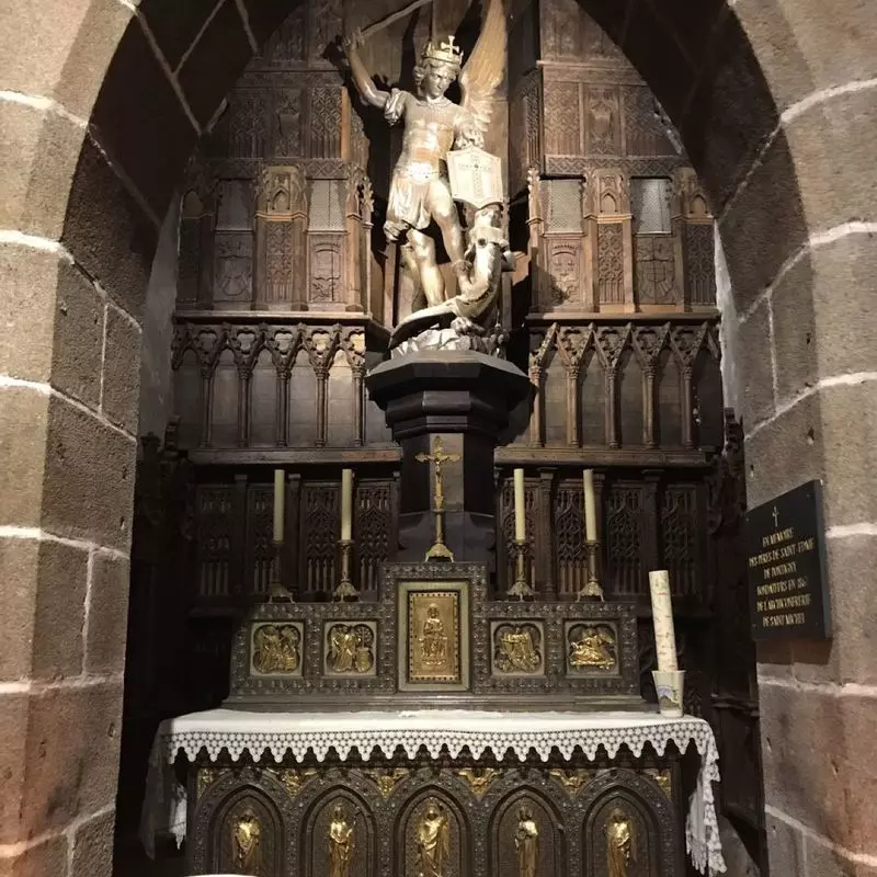 ミカエルがまつられている！モンサンミッシェルの「サンピエール協会」 1枚目