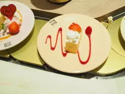 スイーツ好きの心をわしづかみ♡表参道で回転スイーツを楽しもう！