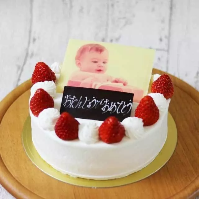 東京で誕生日に写真入りケーキでサプライズ♡大きなモンブランもおすすめ「パティスリークレヨン」 1枚目