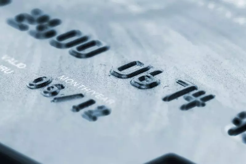 海外でクレジットカードが使えない理由4. 有効期限切れ 1枚目