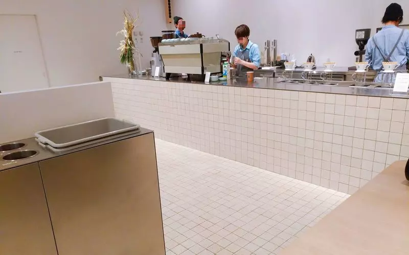 2. 風味豊かなコーヒー片手にお散歩しよう!【ブルーボトルコーヒー 銀座カフェ】 1枚目