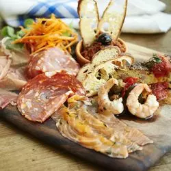【本格ナポリ料理で話題】名古屋の隠れ家風イタリアン「Diavolo e Bambina」とは？