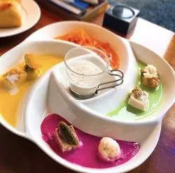 【大阪】前菜の野菜のポタージュが可愛い！イタリアンコースランチ