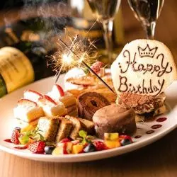 【実食レポ】新宿のおしゃれバー『LIVING:BAR』はコースにカラオケ付き？！