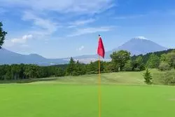 【富士山に向かってナイスショット！】「レンブラントゴルフ倶楽部御殿場」をご紹介