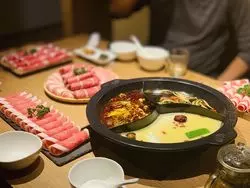 3色の火鍋にただただ感動！まさかの巣鴨で見つけた「薬膳しゃぶしゃぶ小尾羊」がアツい！