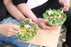 【麻布十番のオンナは行ってる】おしゃれな街のサラダ専門店5選！