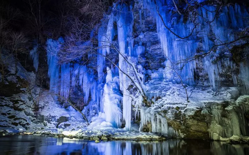 【埼玉】4. 関東で見れる氷の芸術！絶景観光スポット「三十槌の氷柱」 1枚目