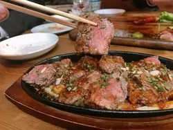 【アメ村】"肉充"を￥3,480で大満喫！食べて、飲んで、楽しんで、至福の2時間
