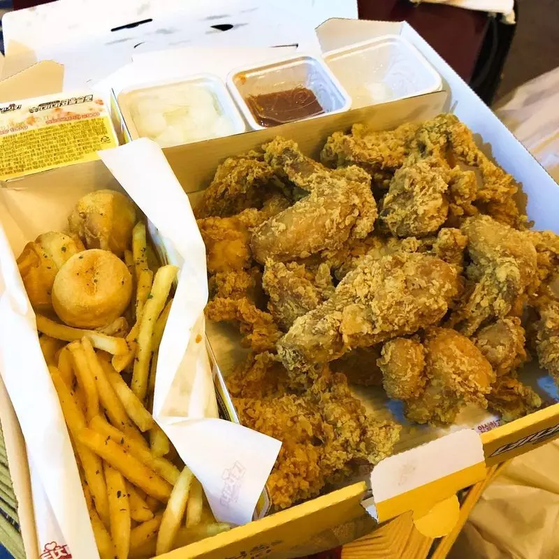 韓国グルメ15. 韓国国民のソウルフード！「ネネチキン」の"チキン"（韓国各地） 1枚目