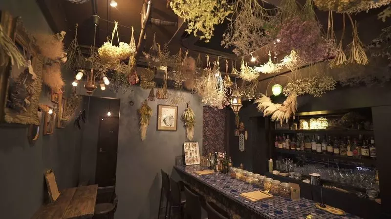 14. 池袋のおしゃれカフェ!お花に囲まれた癒し空間「HANABAR」【西口】 2枚目