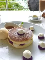 【沖縄】みんな大好きパンケーキ！海を見ながらあまーい幸せ♡