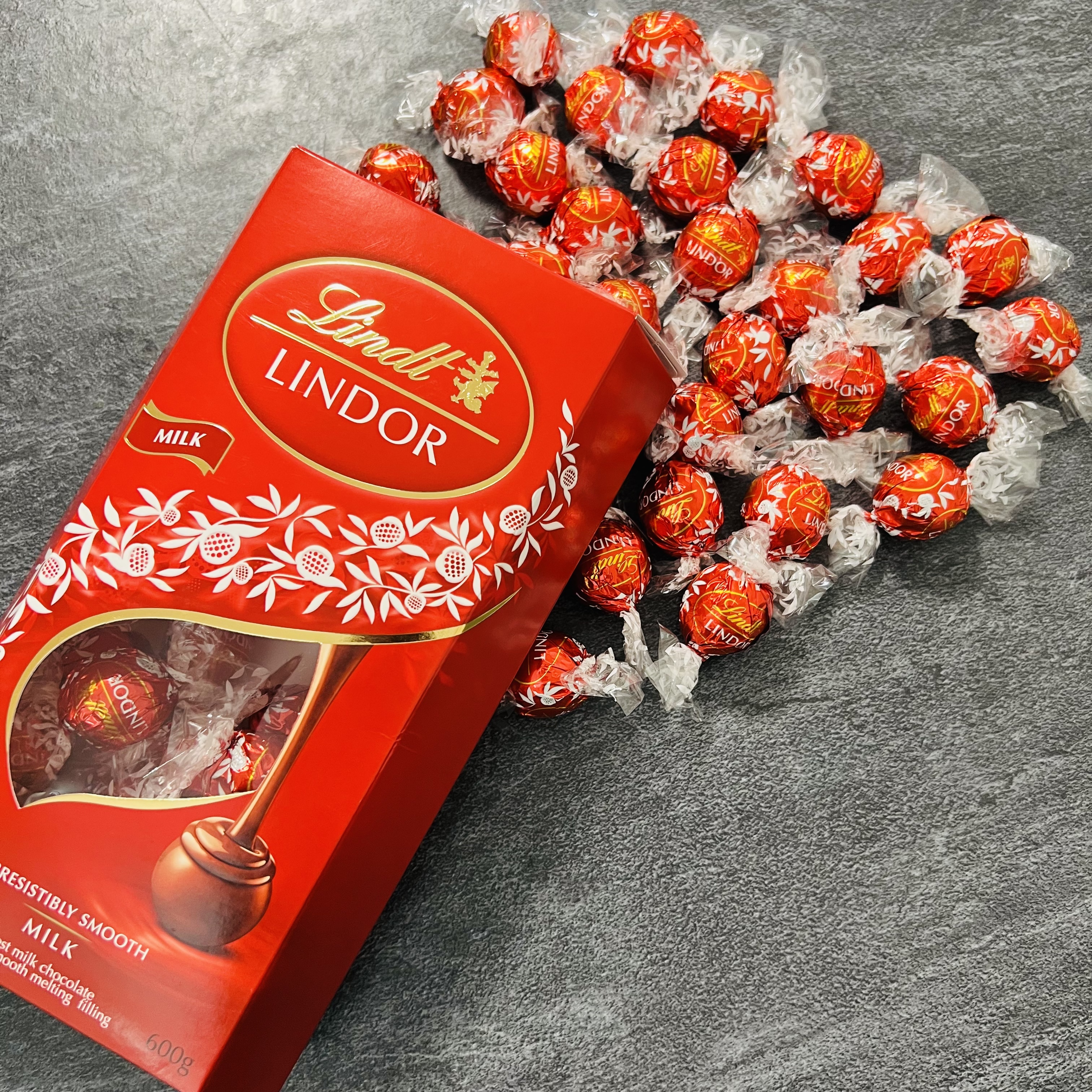 コストコ 有名チョコが激安 リンツのリンドールを食べてみた Aumo アウモ