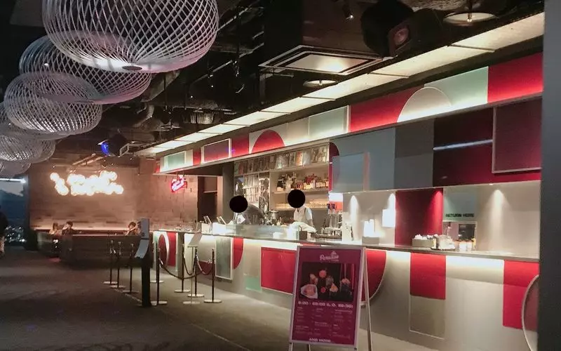 ミュージック・バー「Paradise Lounge」で絶景を見ながらお酒が飲める 1枚目