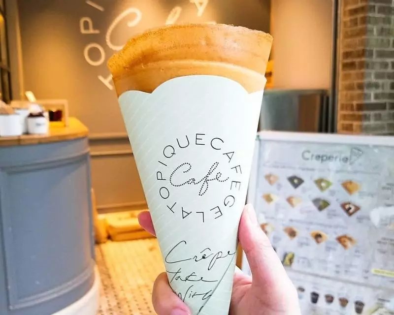3. 池袋駅近くのテラス席があるかわいいカフェ「ジェラート ピケ カフェ クレープリー」【東口】 1枚目
