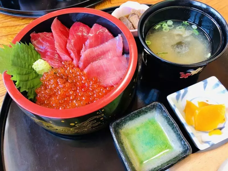 大間を訪れたらマグロを食すべし！「お食事処 かもめ」 1枚目