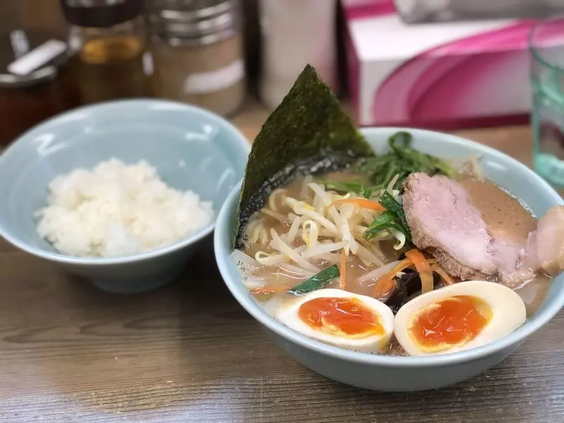 女性とお子様限定！量が心配な方は「レディースラーメン」を 1枚目