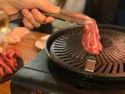 渋谷肉横丁、一軒目に迷う問題。私なら「肉しか信じない」を選ぶ！